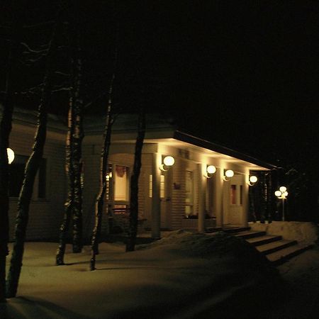 Hotelli Kultainen Joutsen Куусамо Экстерьер фото